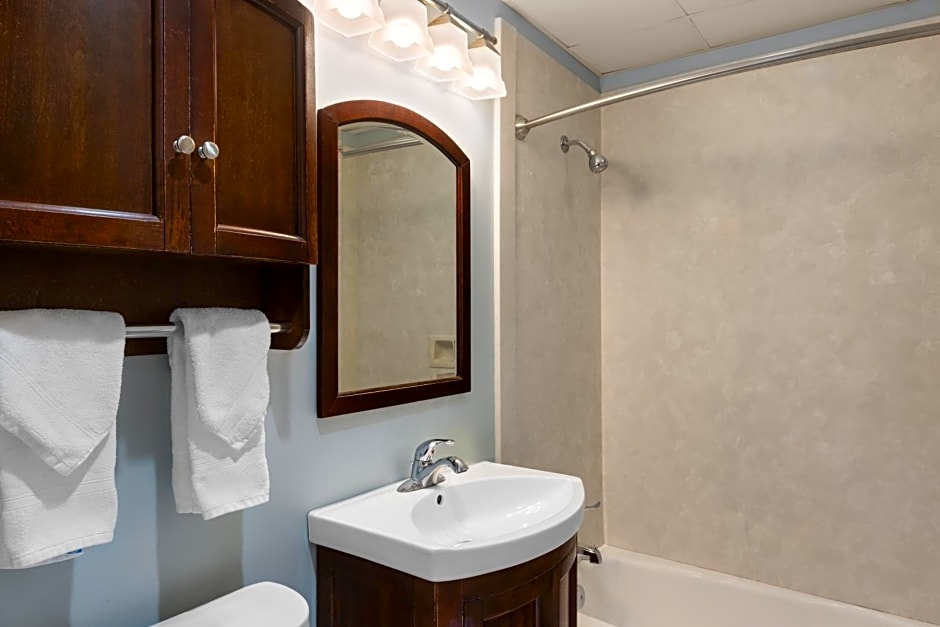 Days Inn by Wyndham Kill Devil Hills Oceanfront - Wilbur