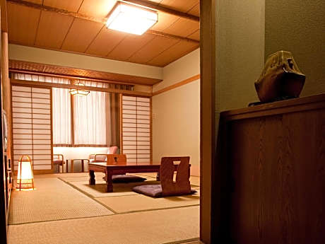 Japanese-Style Room with Mountain View(Buffet Dinner & Breakfast Included)