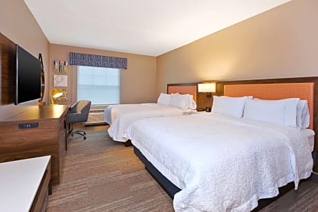  2 QUEENS W/MICROWAVE/FRIDGE NS - HDTV/FREE WI-FI/HOT BREAKFAST INCLUDED - WORK AREA -