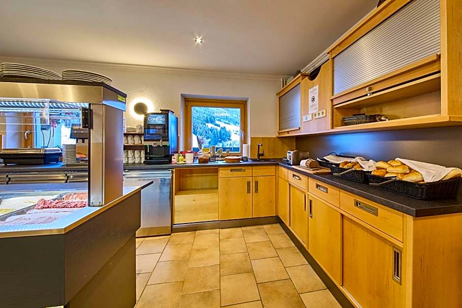 Eibinghof BED & BREAKFAST & SWIM Frühstück Pension