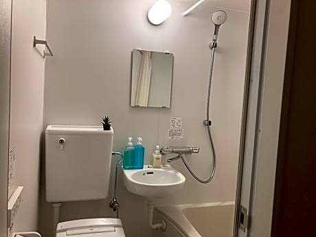 Single Room with Private Bathroom - Non-Smoking