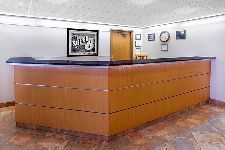 Super 8 by Wyndham Madison South