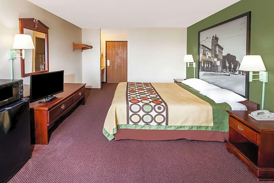 Super 8 by Wyndham Lincoln