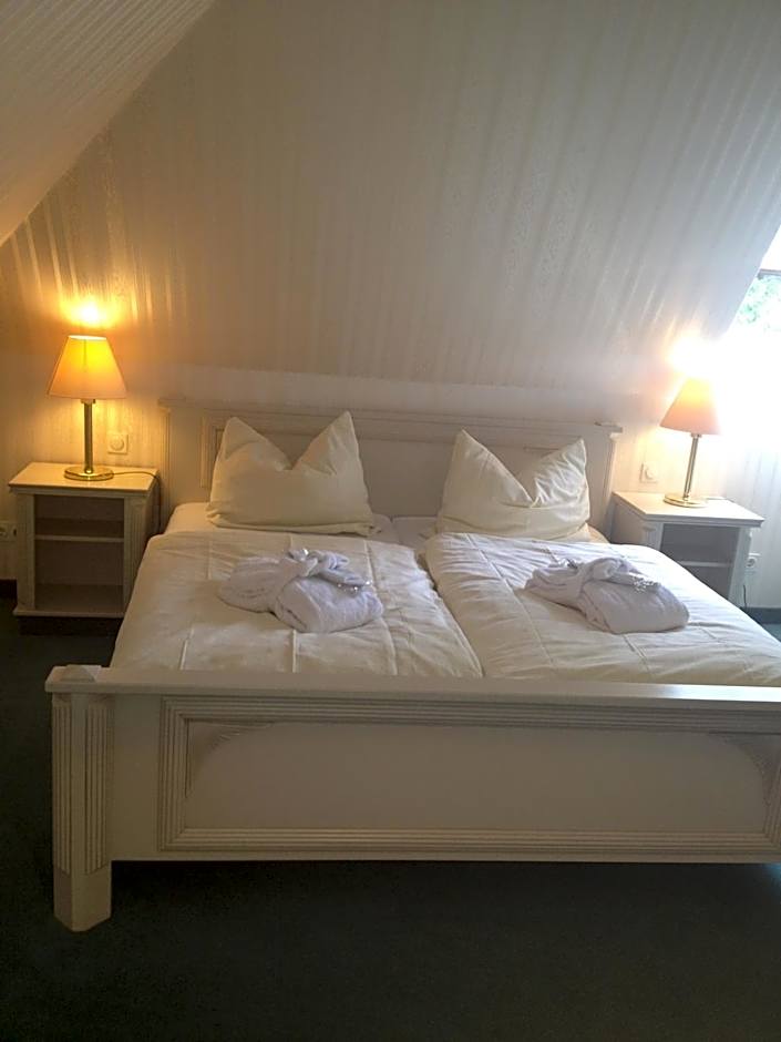 Photo 1 of 4 of Triple Room