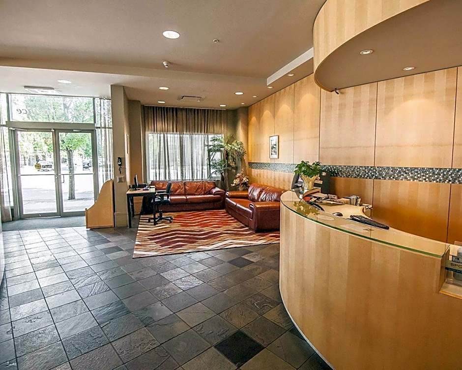 Comfort Hotel Vancouver Airport