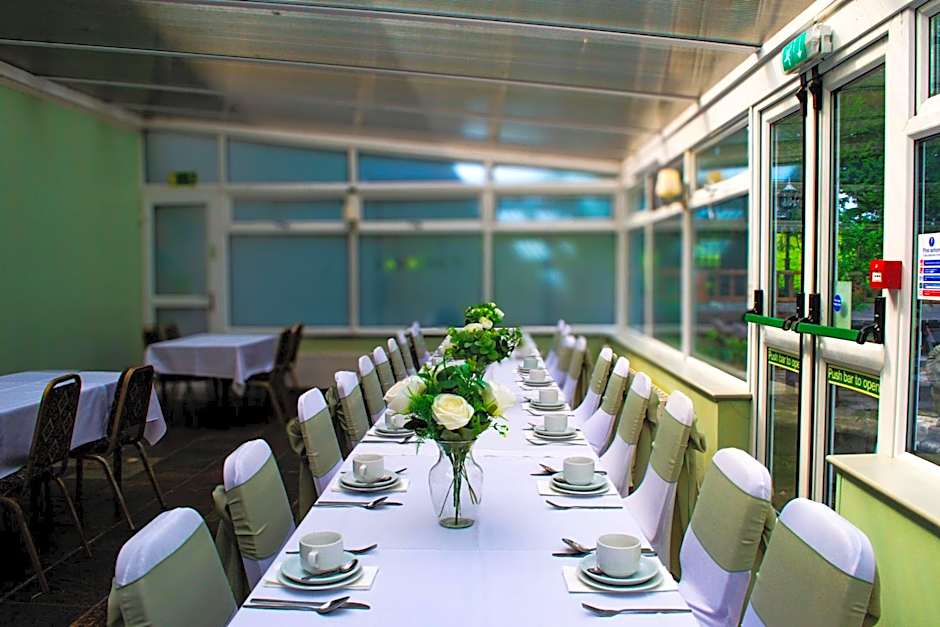 Ty Newydd Country Hotel