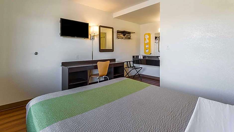 Motel 6-El Paso, TX - East