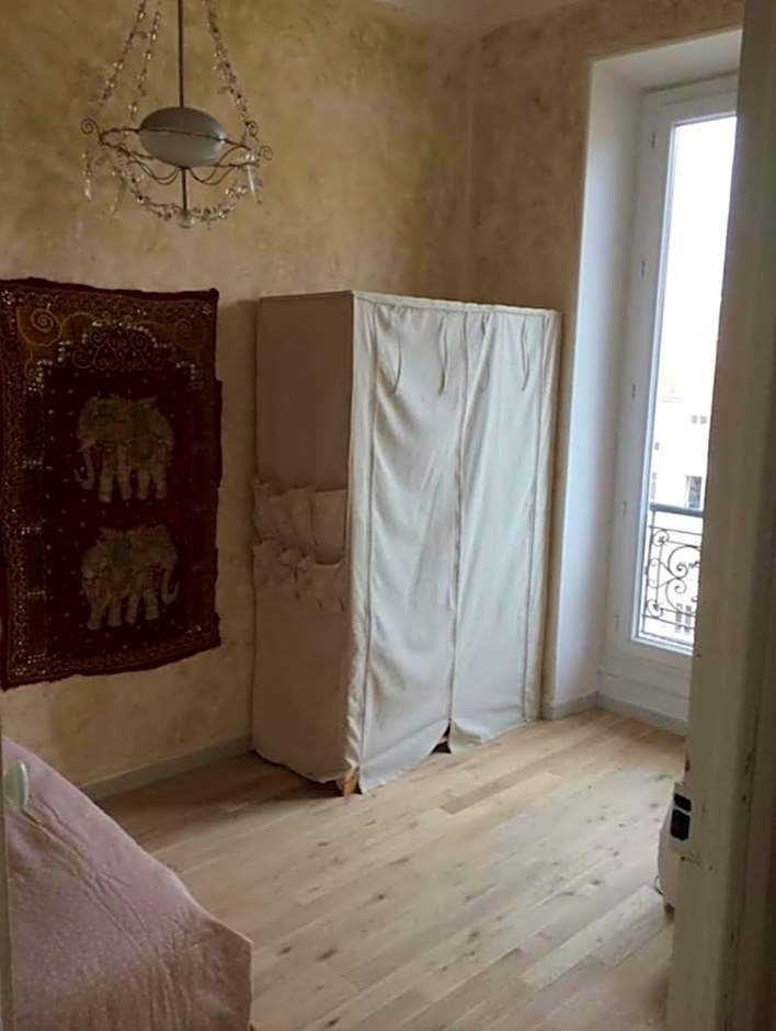 Great and light private room in the heart of Nice