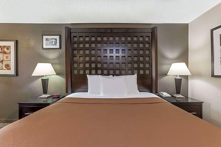 Super 8 by Wyndham Atoka