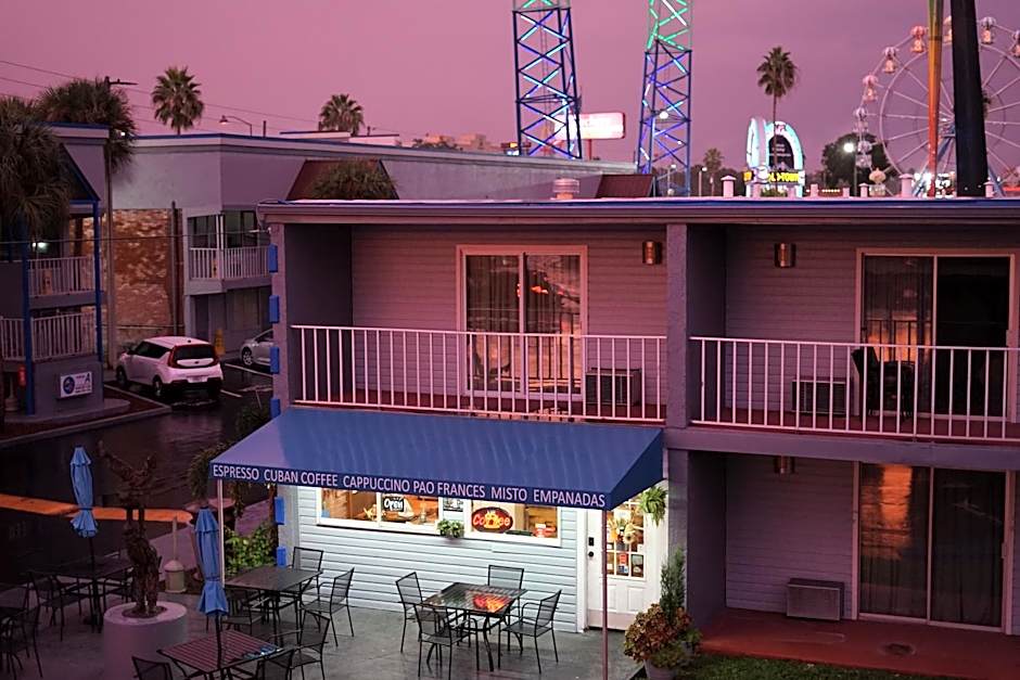 Celebration Suites At Old Town