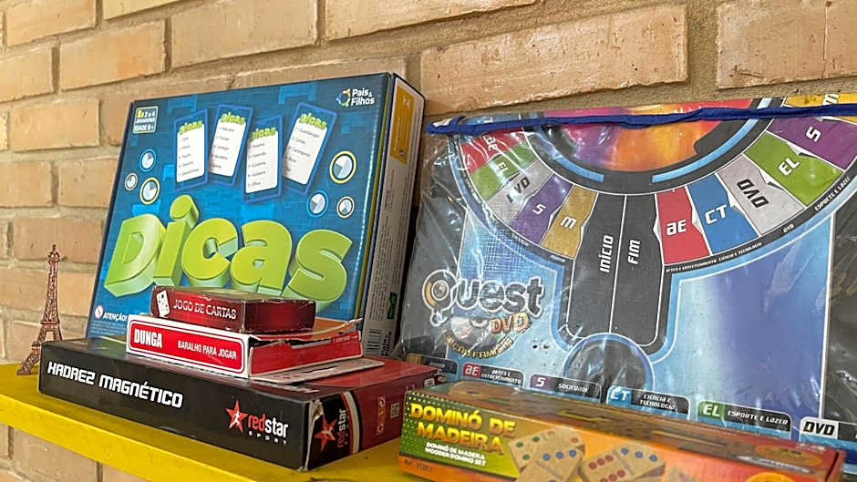 Pousada São Jorge 1 MIN A PÉ DA PRAIA Casa de família, simples e aconchegante, Na Av principal da praia café disponível até 12hs cozinha completa e churrasqueira disponível para uso ar cond das 20hs as 8 30