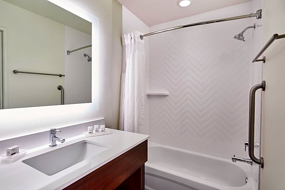 Holiday Inn Hotel & Suites Madison West - Middleton By IHG