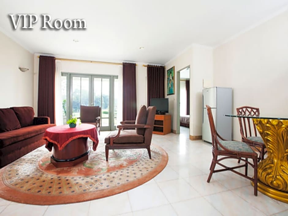 Bungalow Modern Golf & Country Club