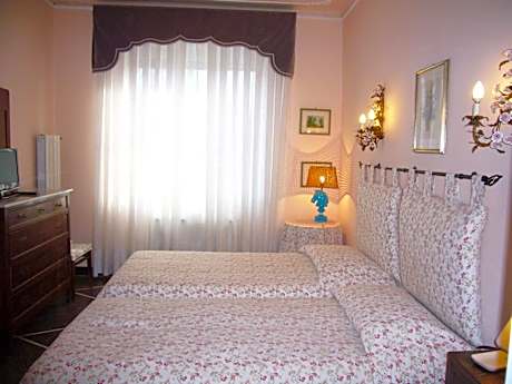 Double or Twin Room with Private External Bathroom