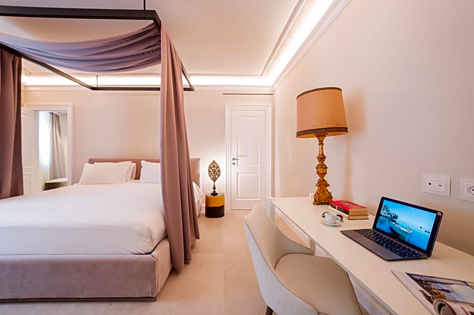 Naxi Suites