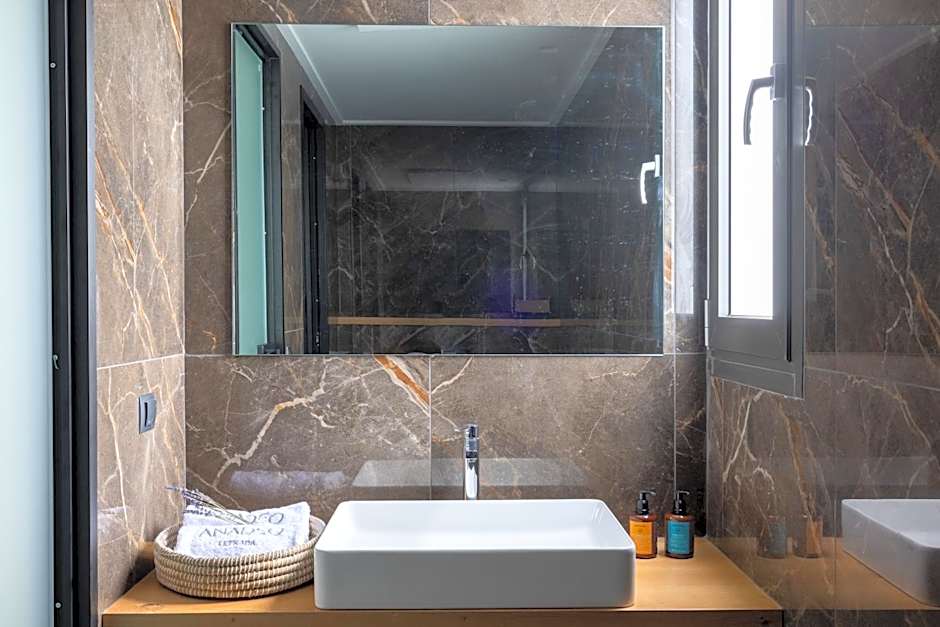 Anadeo Villas & Suites