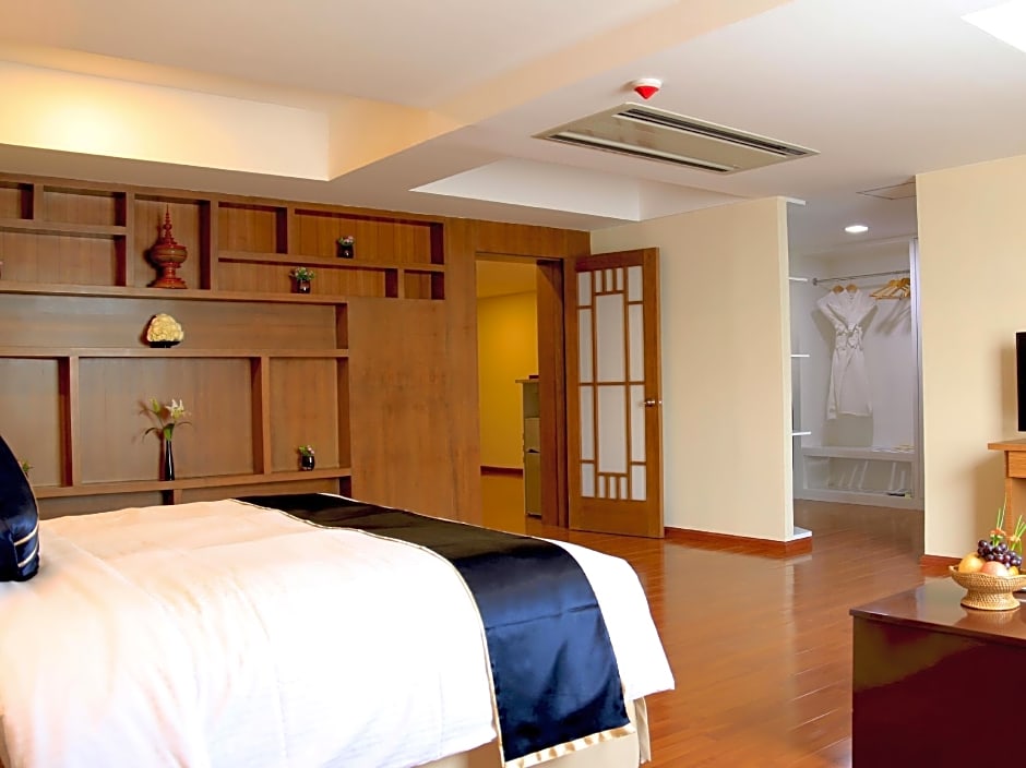 Eastern Palace Hotel