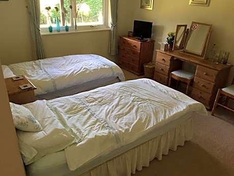 Twin Room with Private Bathroom