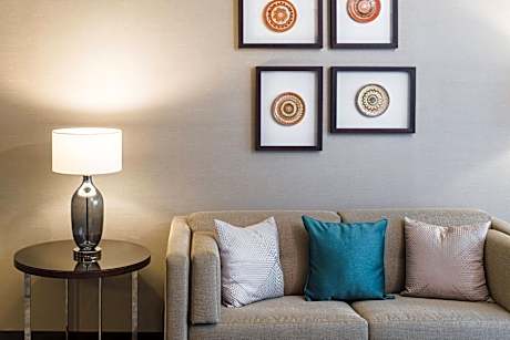 Grand Executive One King Bed with Access and Breakfast in Executive Lounge