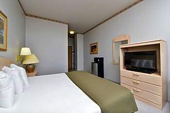 Econo Lodge Inn & Suites