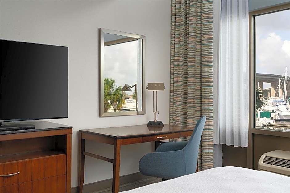 Hilton Garden Inn Charleston Waterfront/Downtown