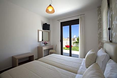 Four-Bedroom Villa with Private Pool (8-10 Adults)