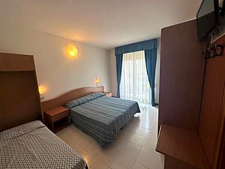 Classic Quadruple Room