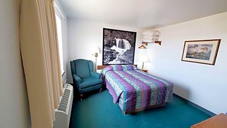Queen Room with Two Double Beds - Non-Smoking