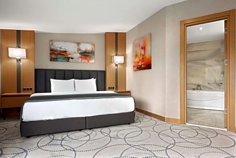 Business King Suite - Smoking