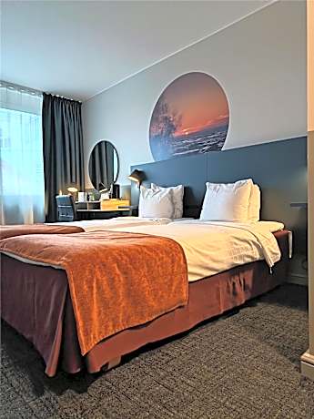 Standard Double Room with Two Single Beds - Non-Smoking
