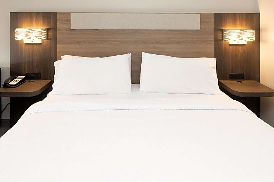 Holiday Inn Express & Suites Burlington - Mount Holly By IHG