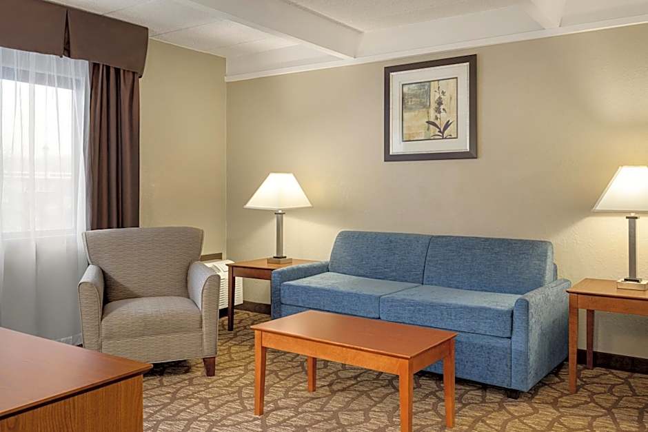 AmericInn by Wyndham Grand Rapids Airport North