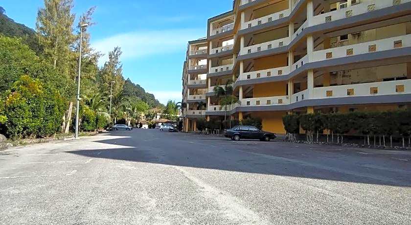 Teluk Batik Holiday Apartment