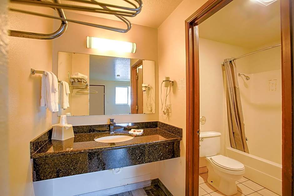 OYO Woodland Hotel and Suites