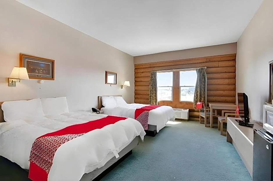 Casa Loma Inn & Suites by OYO Davenport IA near I-80