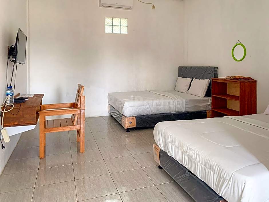 RedDoorz @ Pantai Sayangheulang