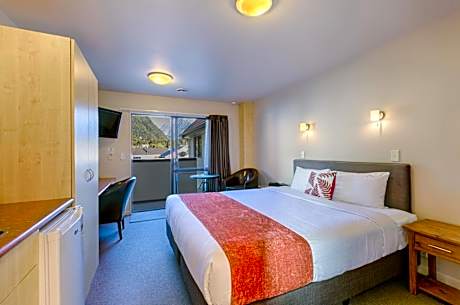 Studio with Mountain View