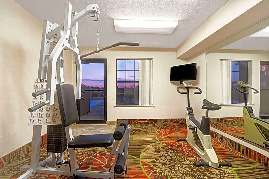 Days Inn by Wyndham Dallas Plano