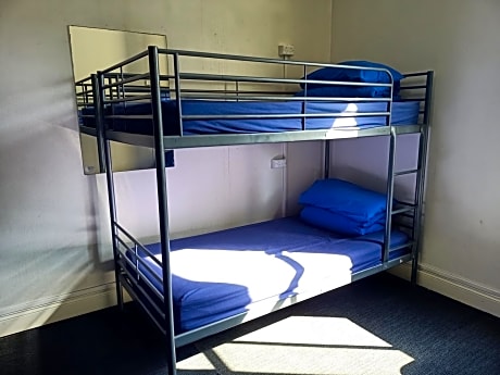 Bed in 4-Bed Mixed Dormitory Room with Shared Bathroom (ages 18-35 years only)