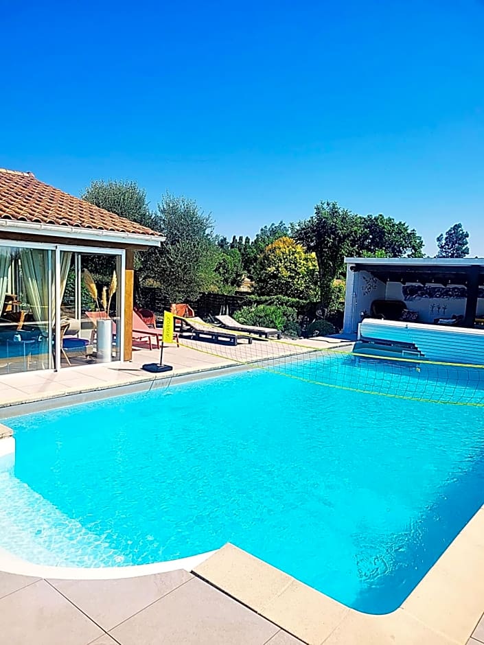 Chambre Bordeaux, piscine et spa