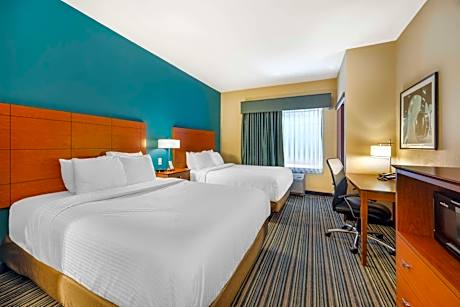 Queen Suite with Sofa Bed and Bath Tub - Disability Access