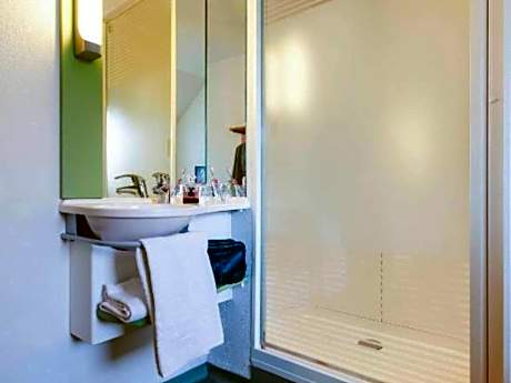 Triple Room with 3 Single Beds