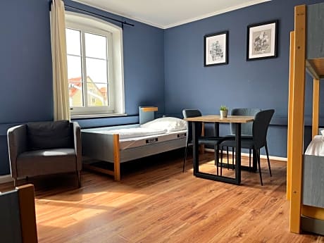 Family & Friends L with shared bathroom