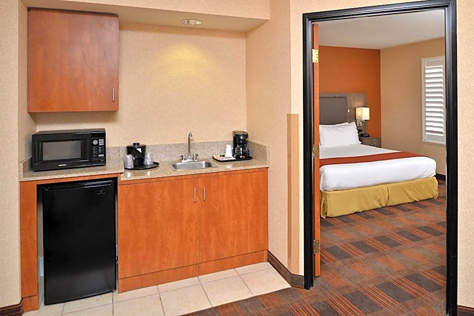 Holiday Inn Express Hotel & Suites Elk Grove Ctrl - Sacramento S By IHG