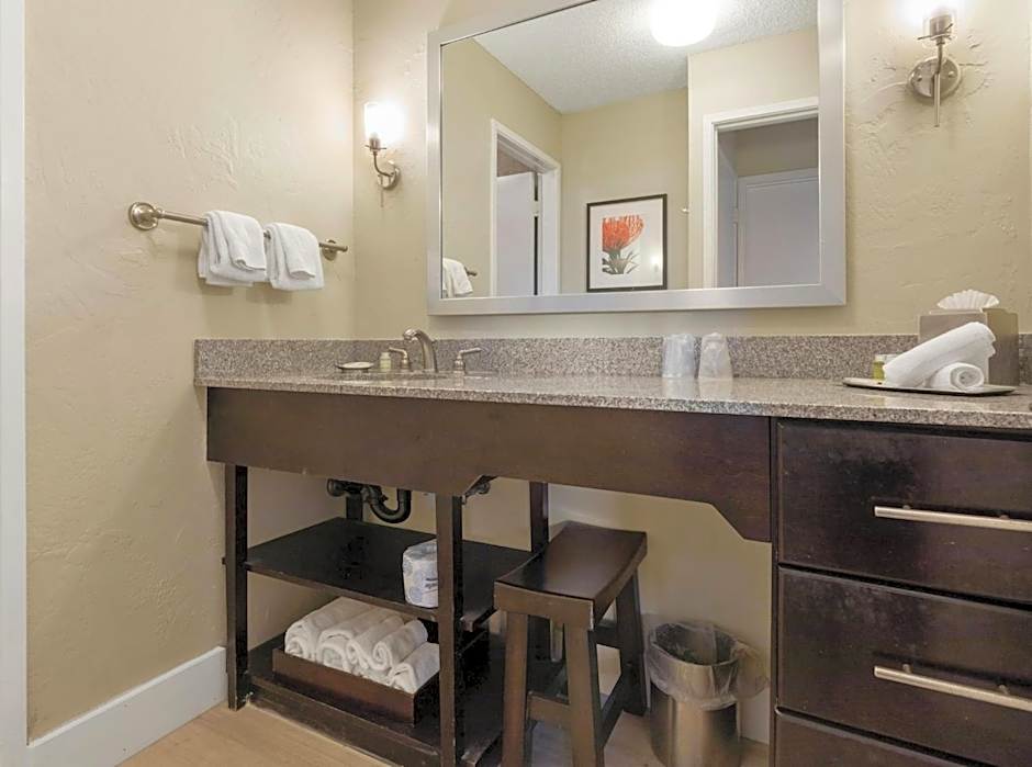 Plantation Hale Suites