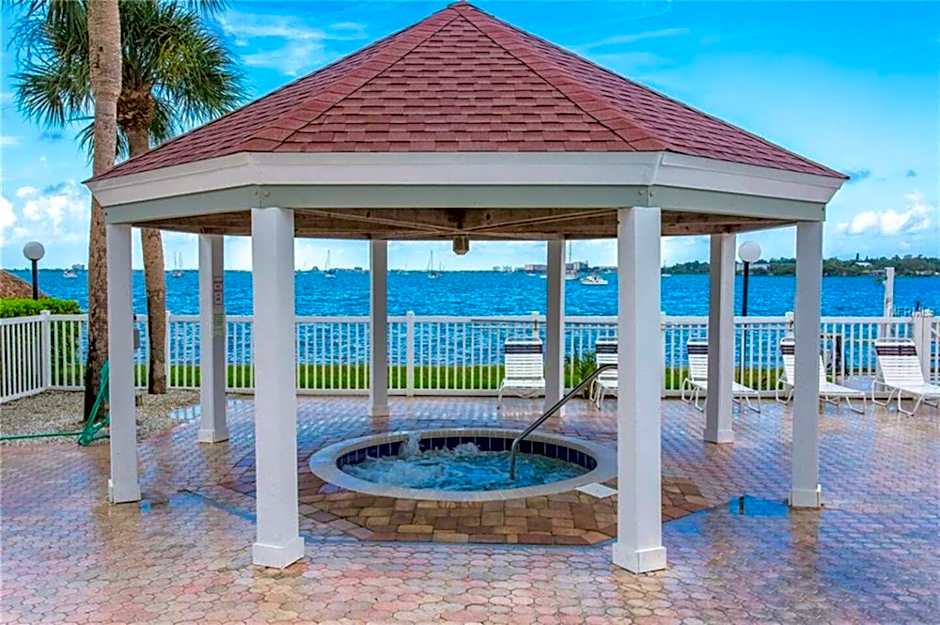 Relaxing Spacious Coastal 3bd Gulfport Paradise