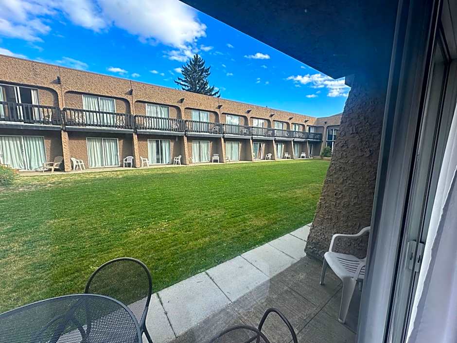 Divya Sutra Plaza and Conference Centre, Vernon