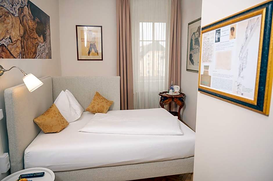 Photo 1 of 10 of Single Room