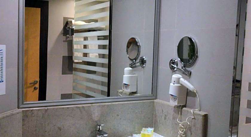 Golden Tulip Hail Hotel