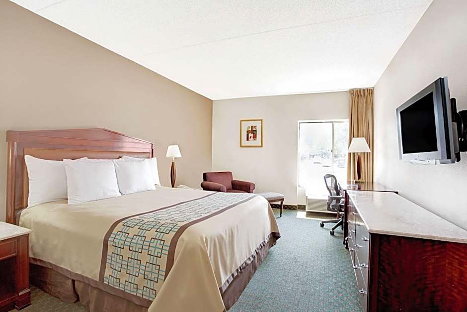 Days Inn by Wyndham Newport News City Center Oyster Point